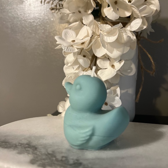 Duck 🦆 Candle - Ocean Breeze Scent - Picture 2 of 4